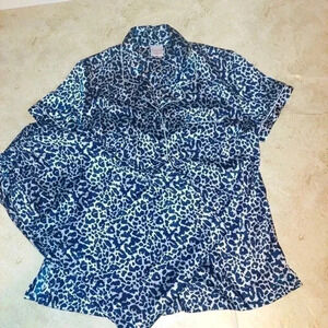 Enchanting Women's Blue Animal Print 2 Peice Pajamas Lounge Set Medium